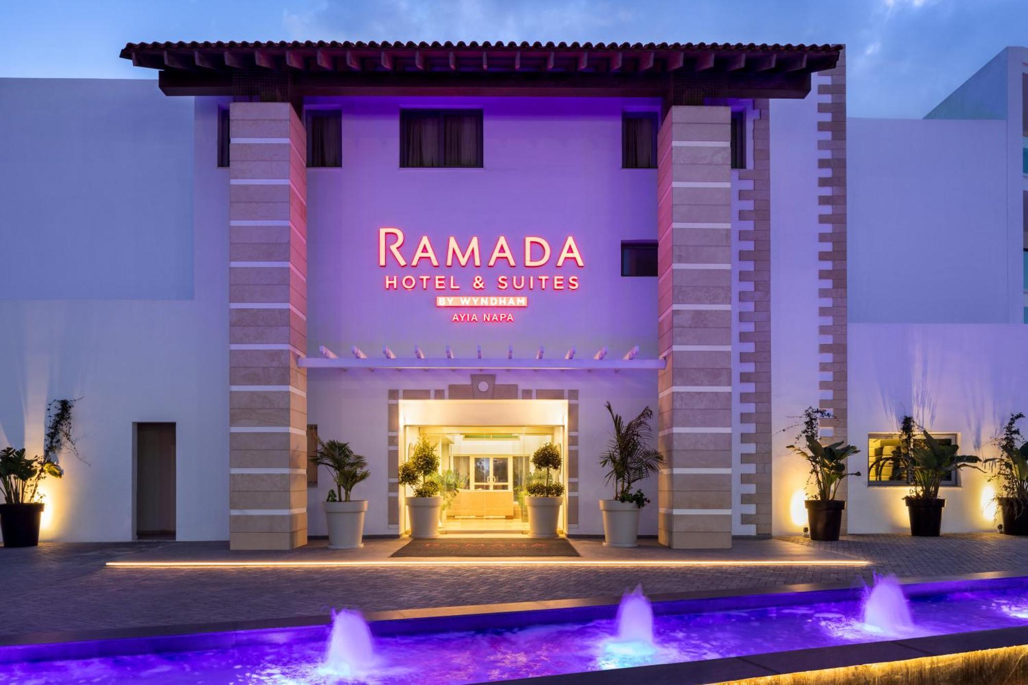 Ramada Hotel & Suites By Wyndham 圣纳帕 外观 照片